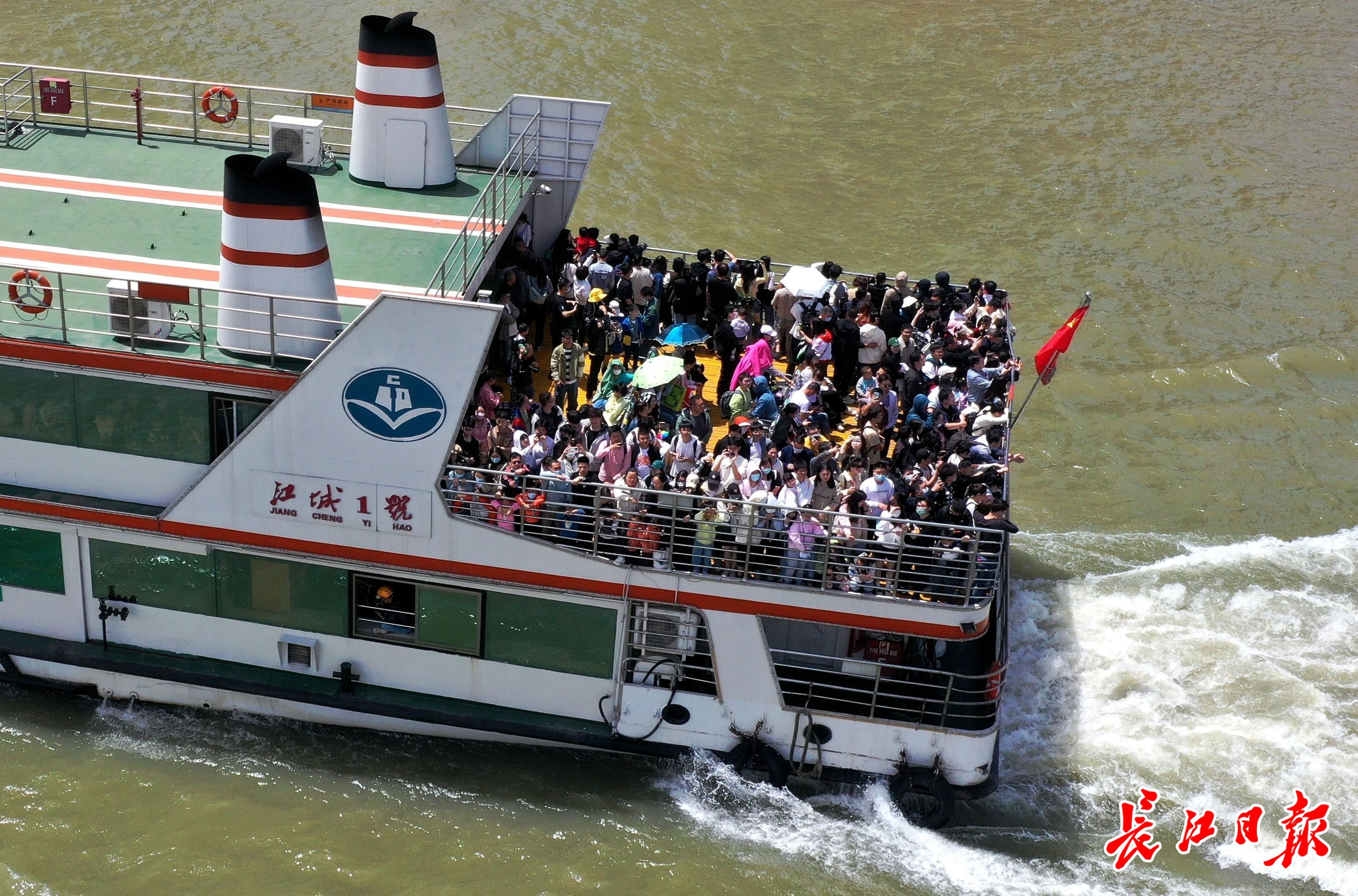 霸榜旅游攻略的武汉轮渡,名符其实