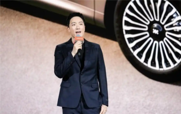 亚洲飞人刘翔现身智己LS8发布会 久违露面风采不减当年 盛赞智己LS8远超更贵油车