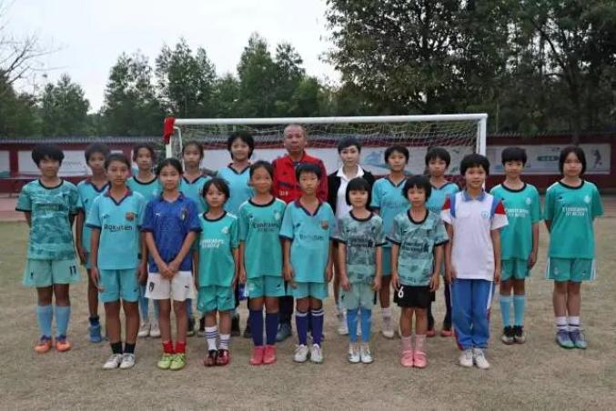 铿锵玫瑰后继有人!湛江百名"10后"女孩驰骋绿茵场