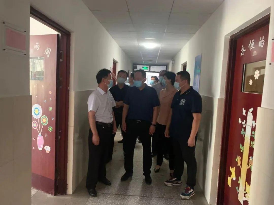 区委常委,政法委书记邢于全调研我区校园安全工作