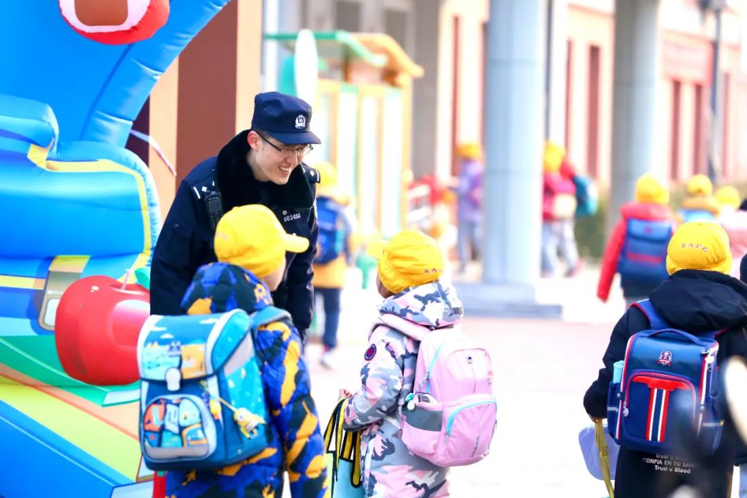 份责任一直延续北京公安民警沿着英雄的足迹用实际行动弘扬"宝来精神"