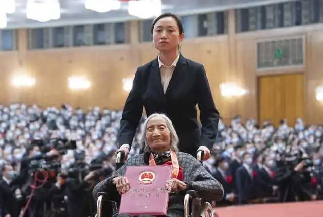 98岁"轮椅上的获奖者"夏森是谁?