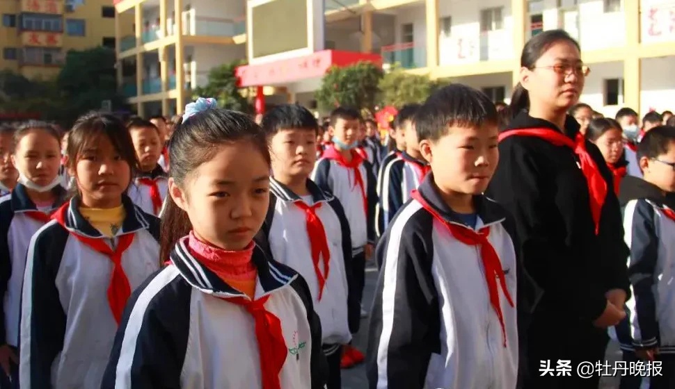 牡丹区东关小学开展"致敬抗美援朝 争做时代新人"主题队日活动