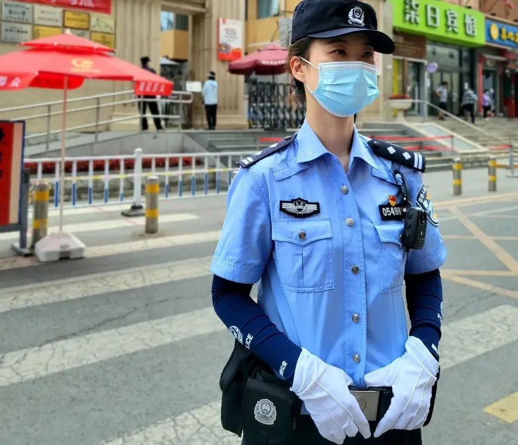 人民警察夏季执勤服图片