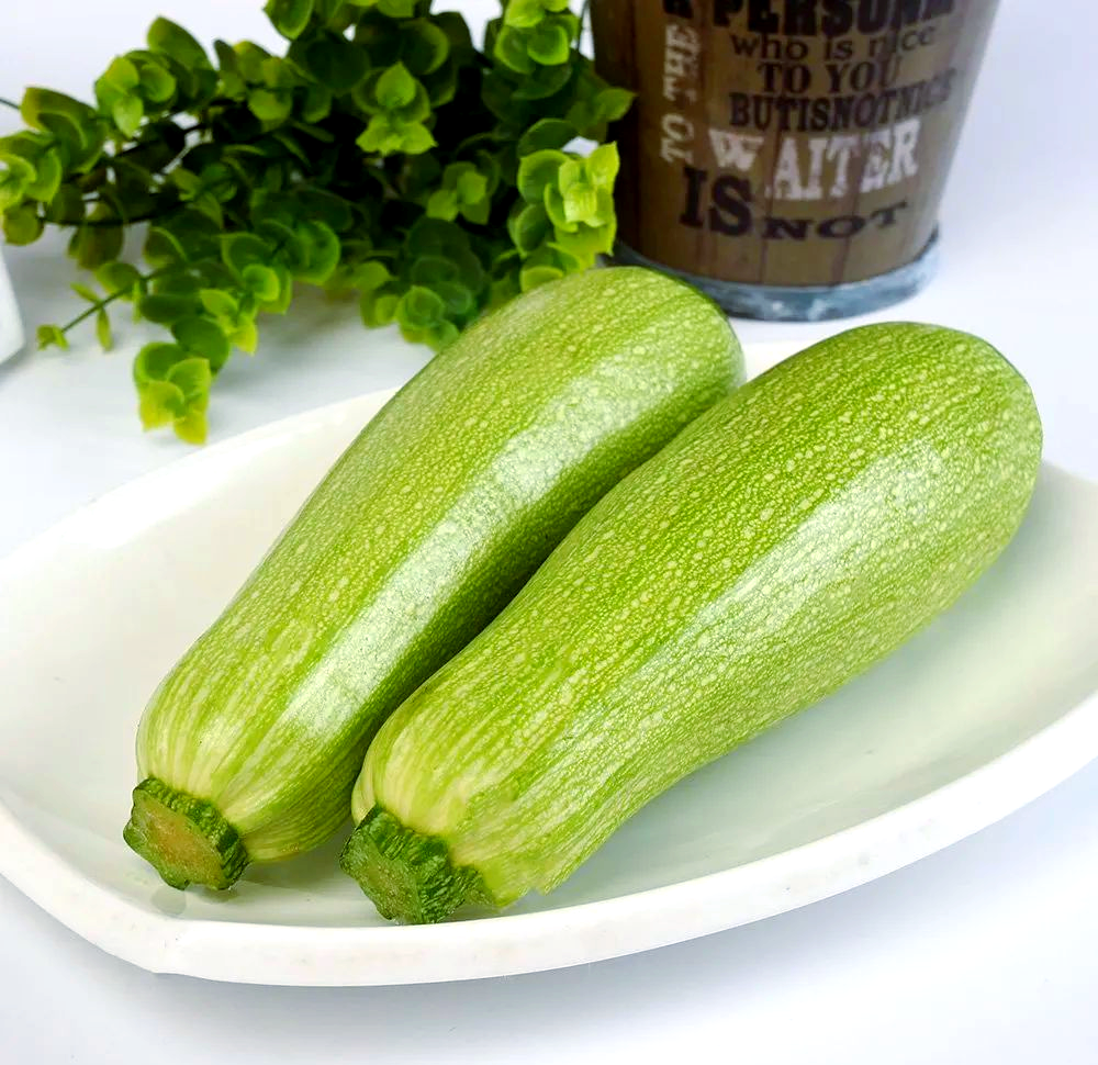 云南小瓜,亦被称为西葫芦,不仅口感清甜,营养丰富