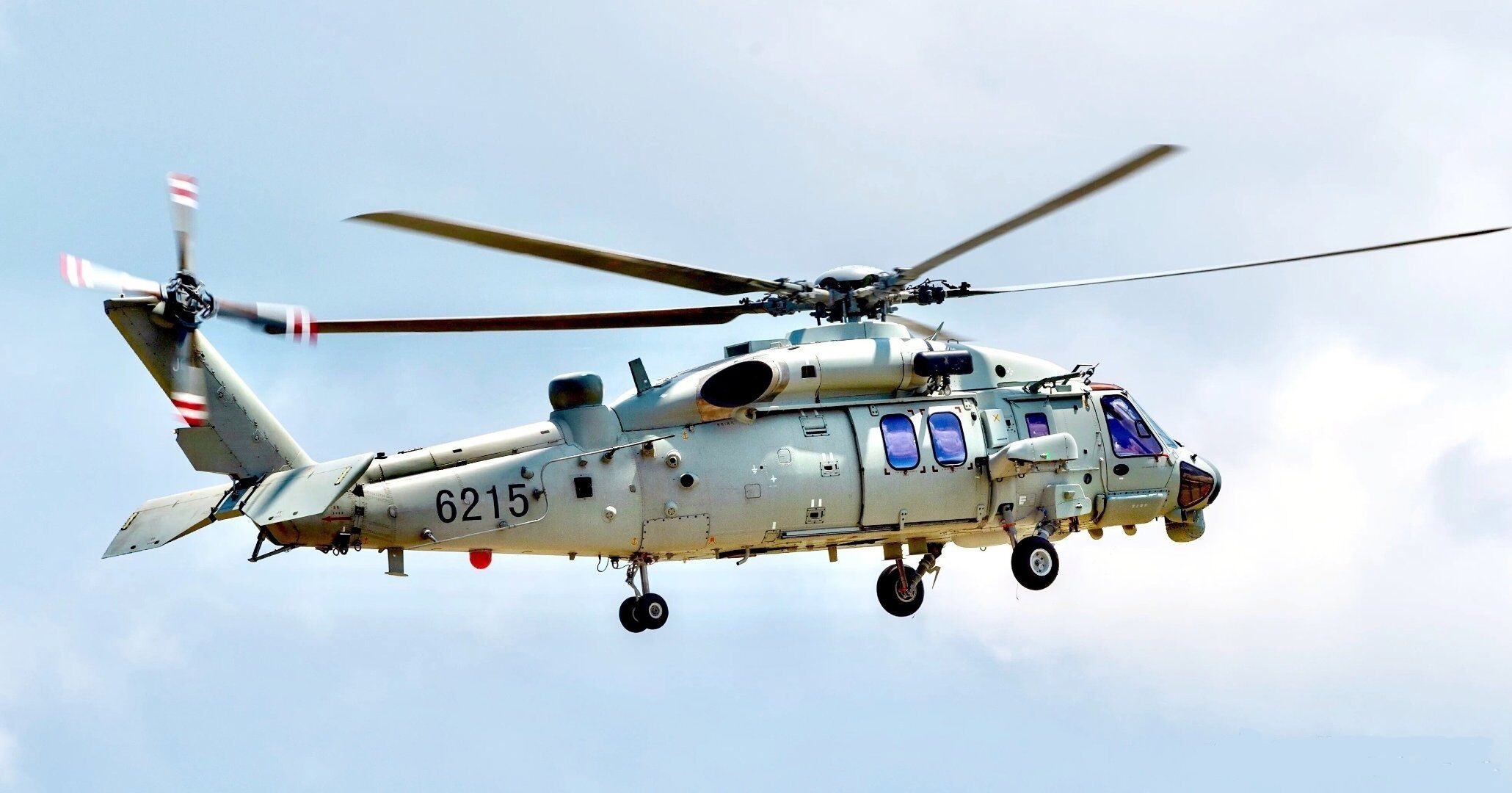 海军节喜讯成双!18号三胎航母安排到位,海直20上舰055首飞成功