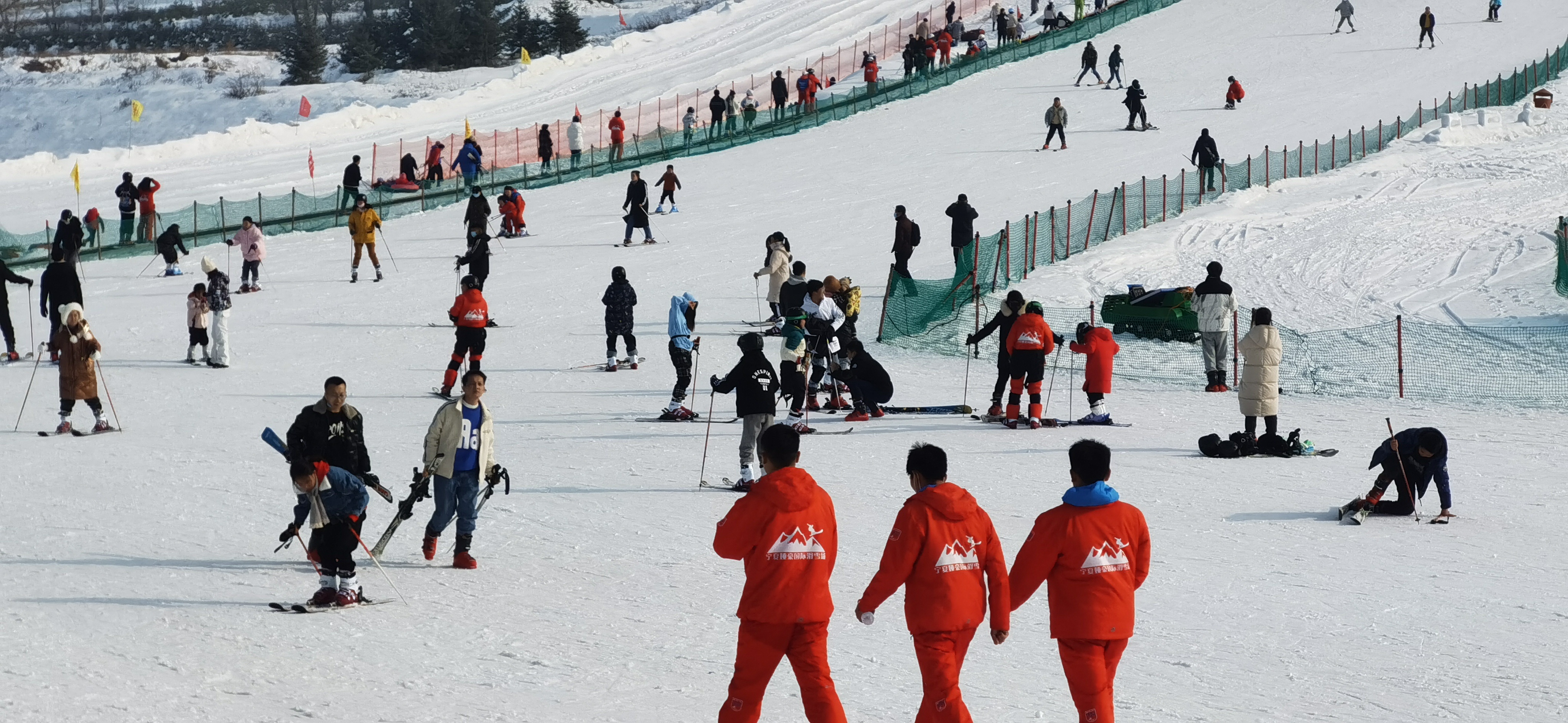 固原滑雪场:人人都学谷爱凌