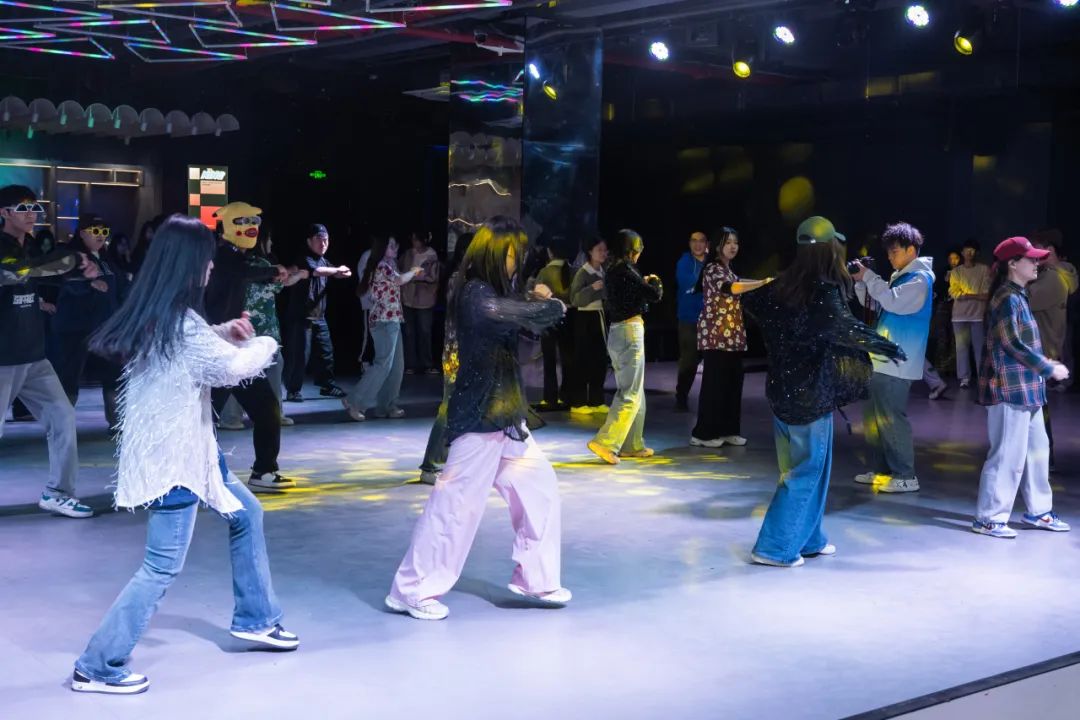 摩卡舞蹈全程高能信院er在ninghouse上演liveshow