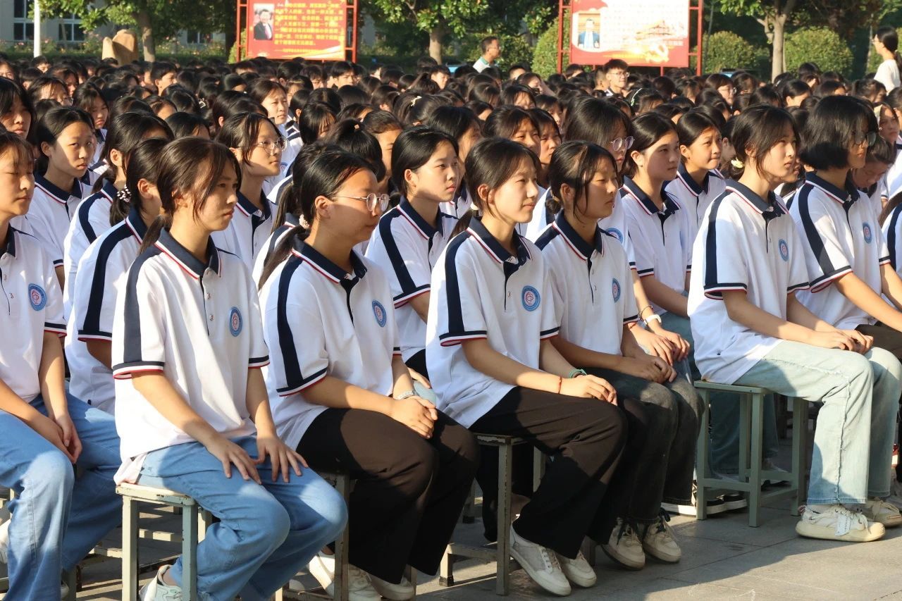上蔡中学的这场"法治盛宴"让老师满意学生开心