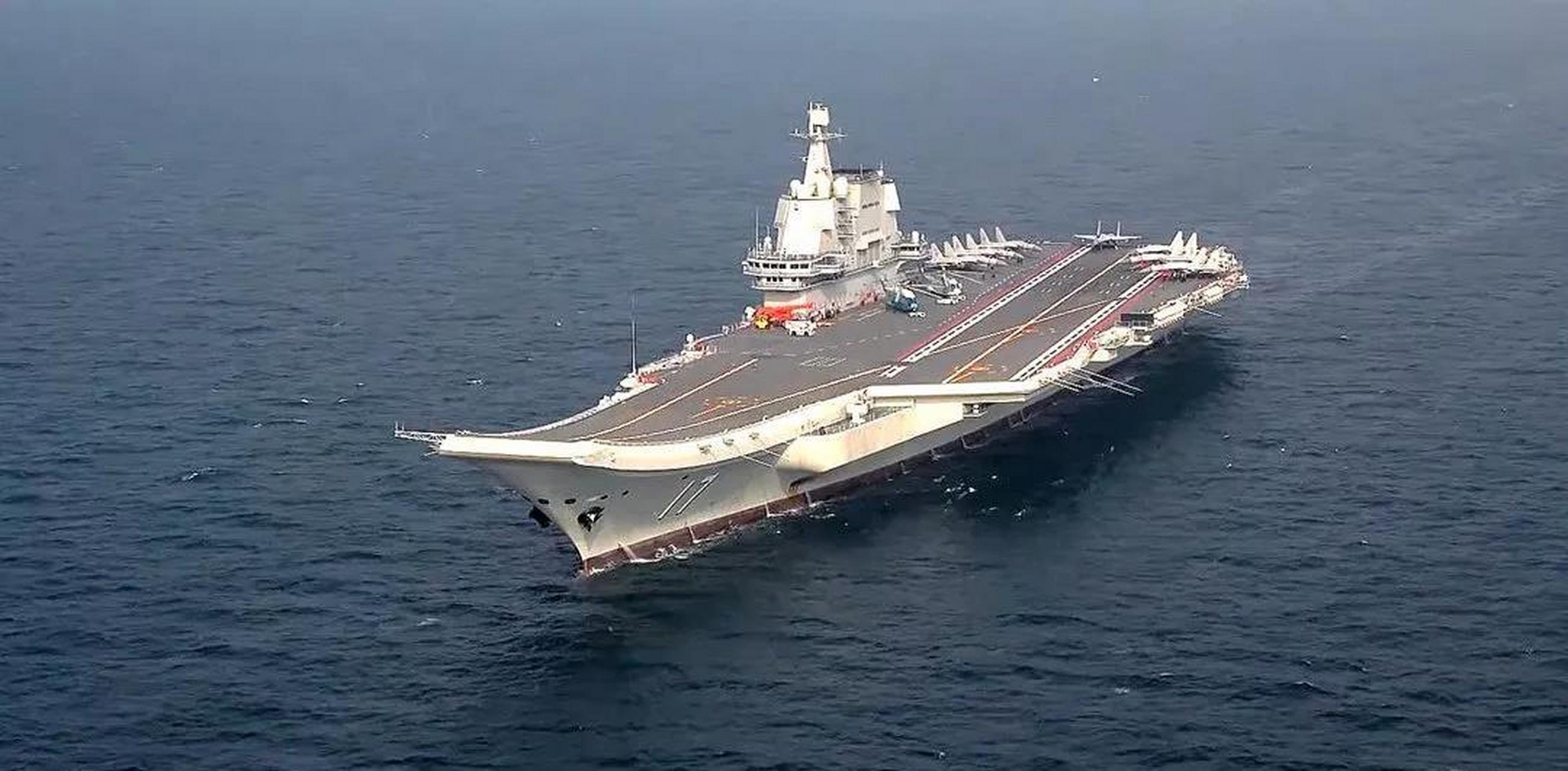 今天,是海军舰艇开放日,四艘中国海军的现代化舰艇向公众开放登舰参观