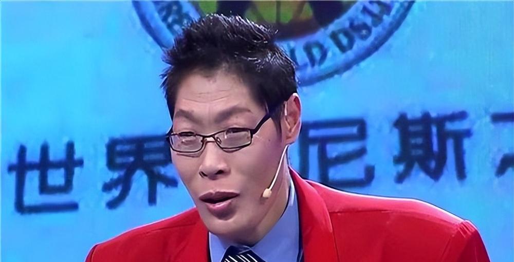 亚洲第一巨人张俊才:身高2.42米,24年前娶重庆姑娘,如今怎样了