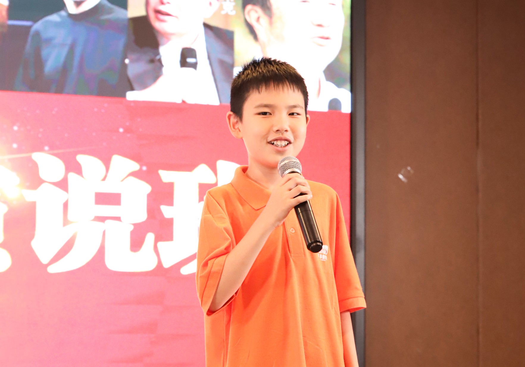 为什么别人家孩子演讲时这么自信,自家的孩子一上台就紧张?