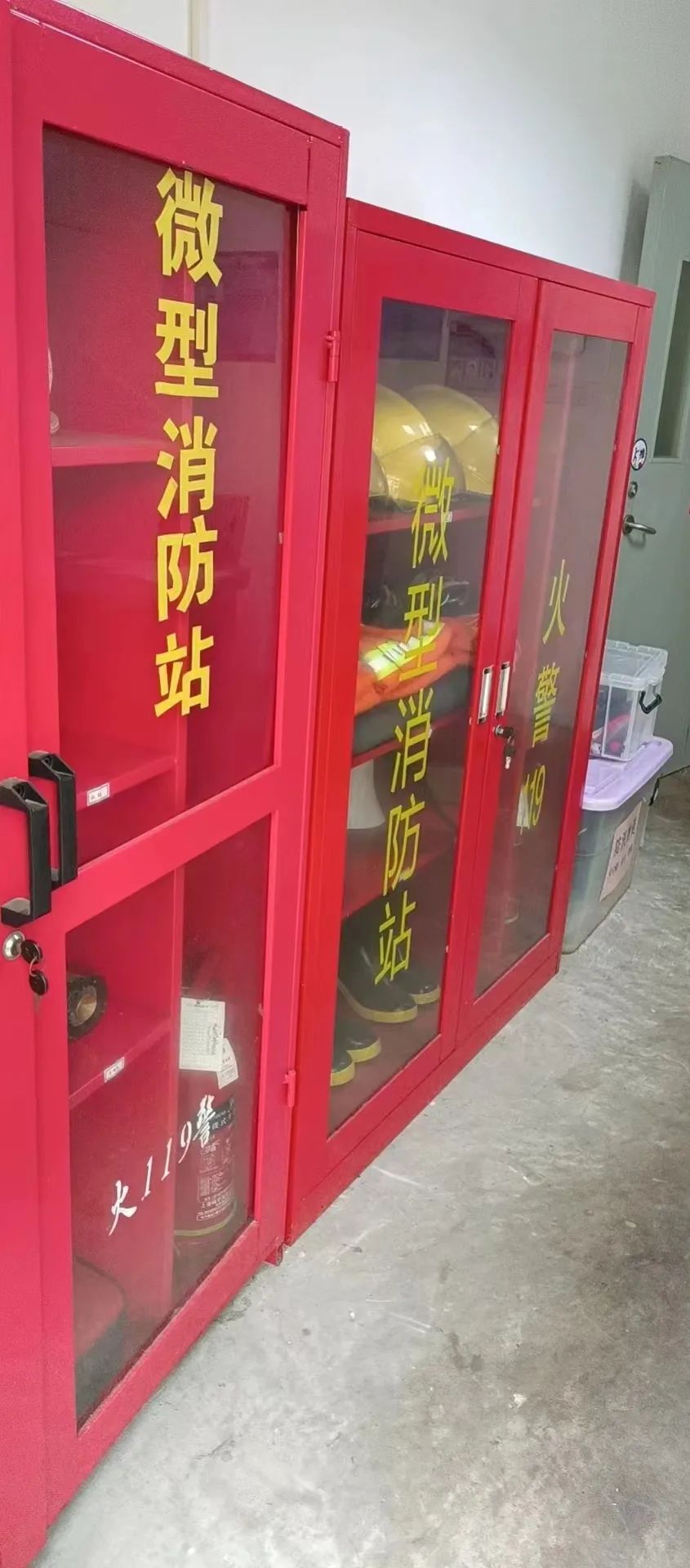 廚房操作間用電不規範遮擋配電箱門無法檢修維護06企業安全警示標誌