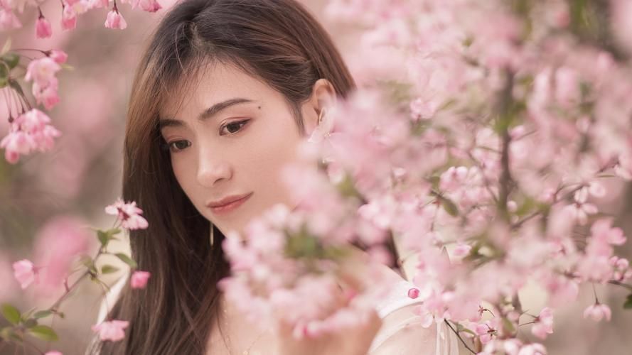 璟美国际:女孩子,既要懂得内心的修炼,也要懂得装饰自己的门面