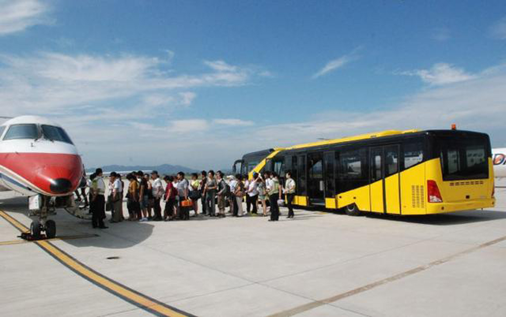 出门旅游,不管坐大巴车还是飞机,尽量带上这3样,关键时作用大