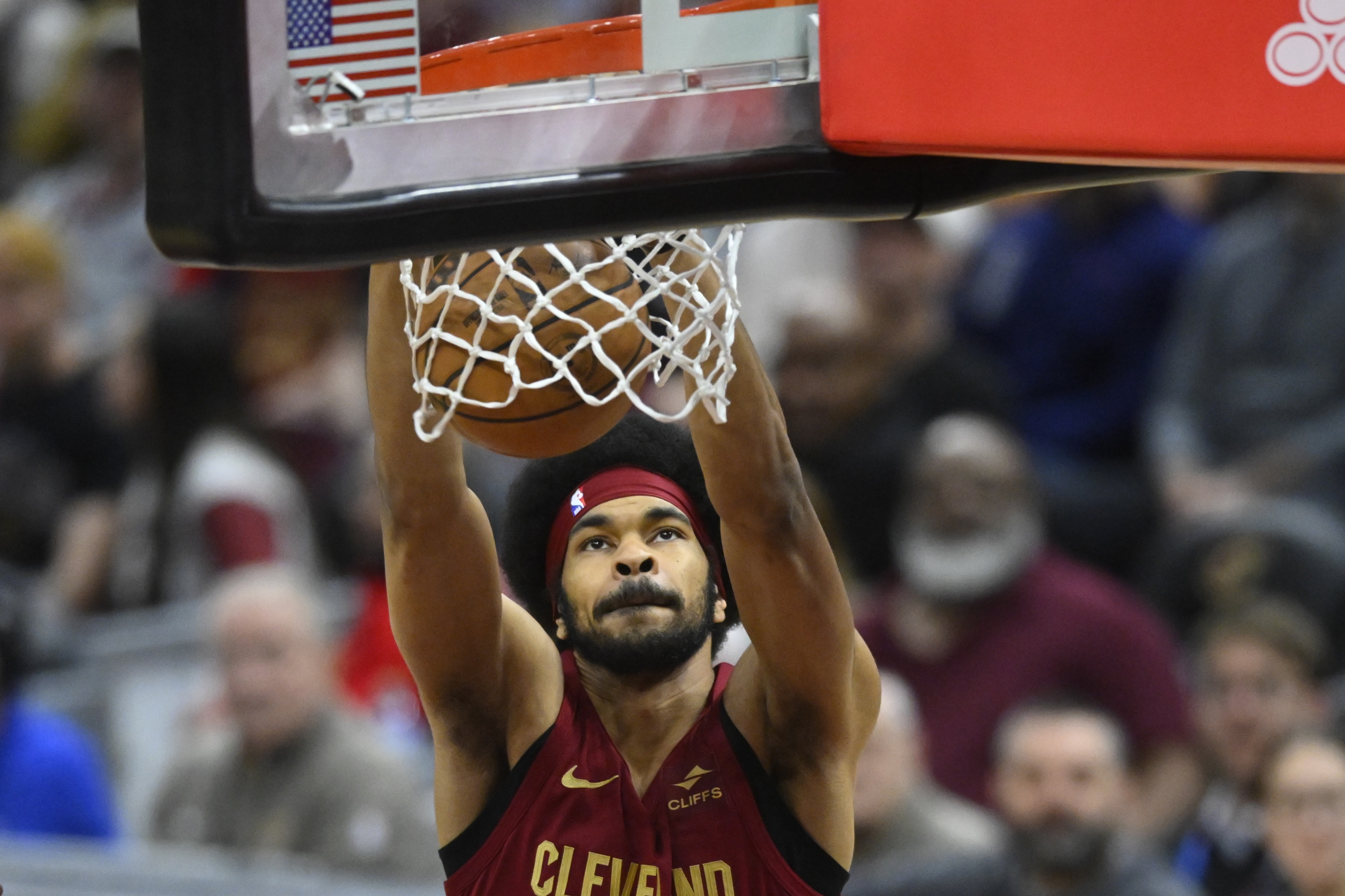 阿伦:球队今晚打出了骑士风格的篮球 我们在防守端打出了配合