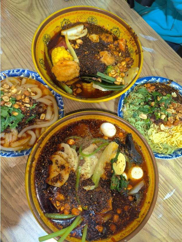 甘肃麻辣烫火出圈!兰州麻辣烫店前排起长队,有的外地游客专程来尝鲜