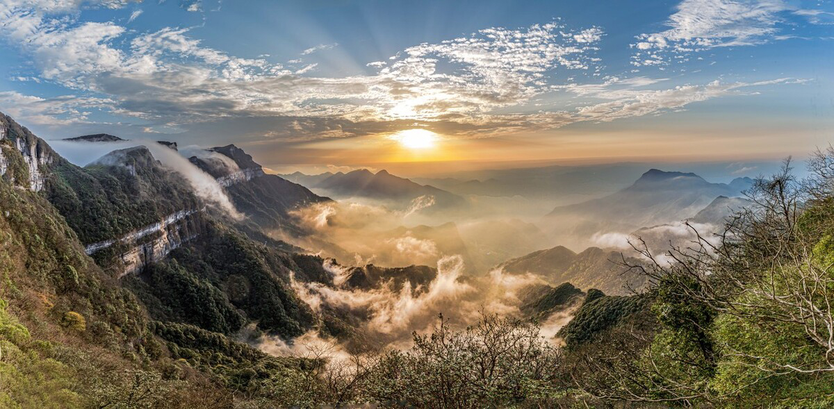重庆金佛山:金佛晚霞瑰丽多彩,云海奇观壮美如画