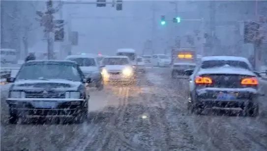 交警提示大到暴雪请防范