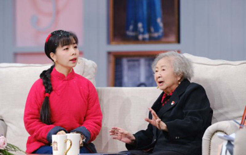 第一代喜儿扮演者,100岁艺术家孟于近照曝光,电影中为田华配唱