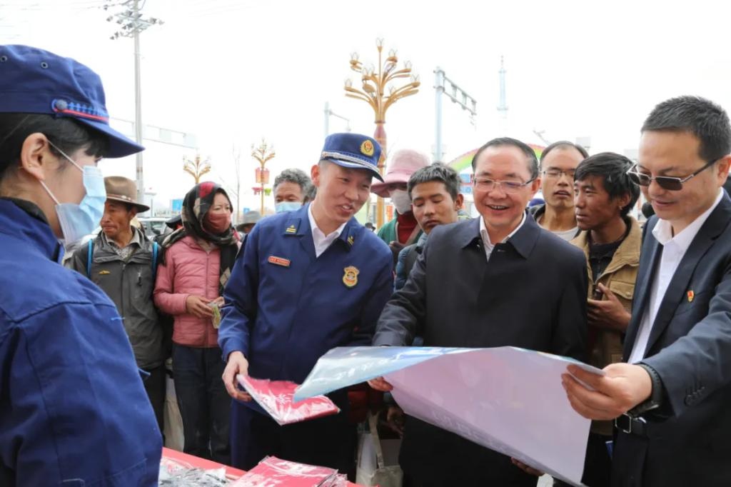 朱中奎检查地区防灾减灾日宣传活动