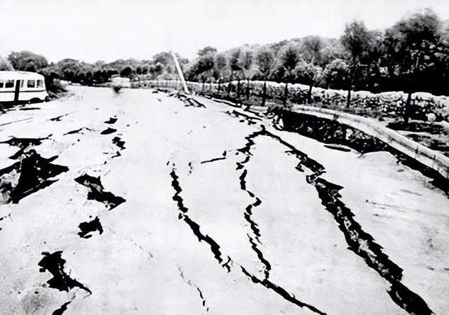 唐山大地震老照片,46年前的沉痛記憶