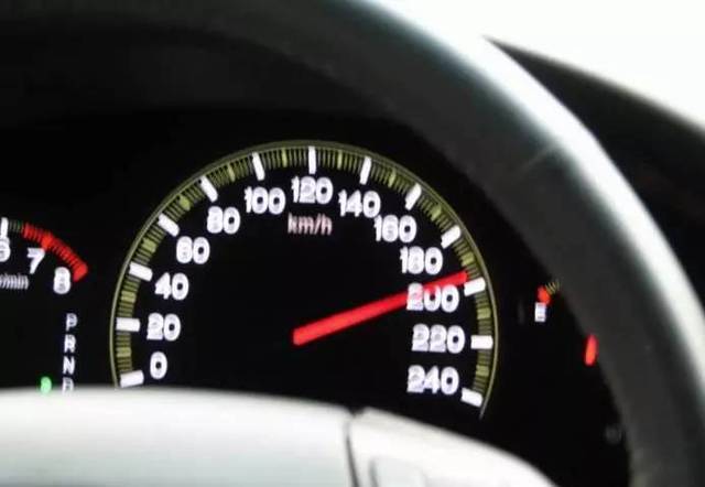 码表达 120km/h 报警灯亮,车速能否再提视情况定