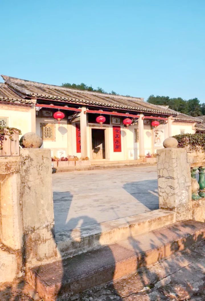 探秘梅州仁寿庄:感受客家围龙屋的独特魅力与精美建筑艺术