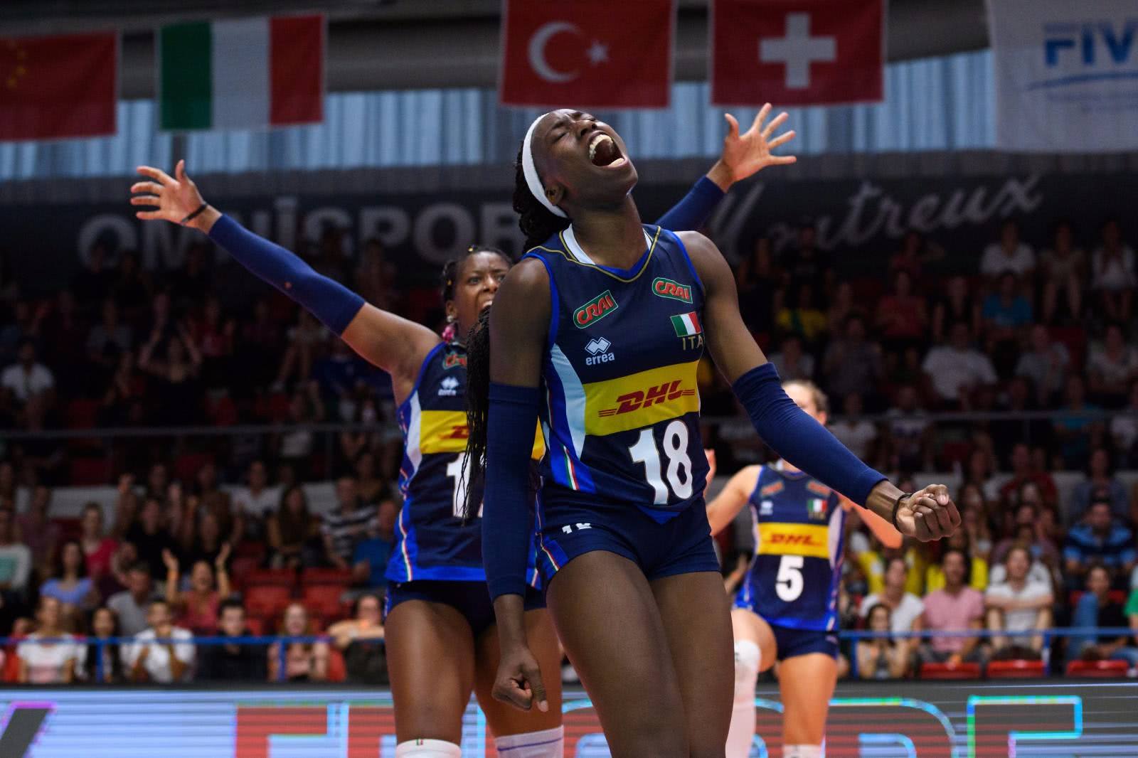 横扫劲敌意大利女排!李盈莹发威状态神勇,朱婷缺阵伤情不容乐观