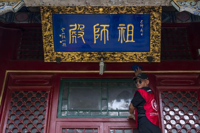 未见龙潭喷雪,只余古柘栖残.游京西潭柘寺