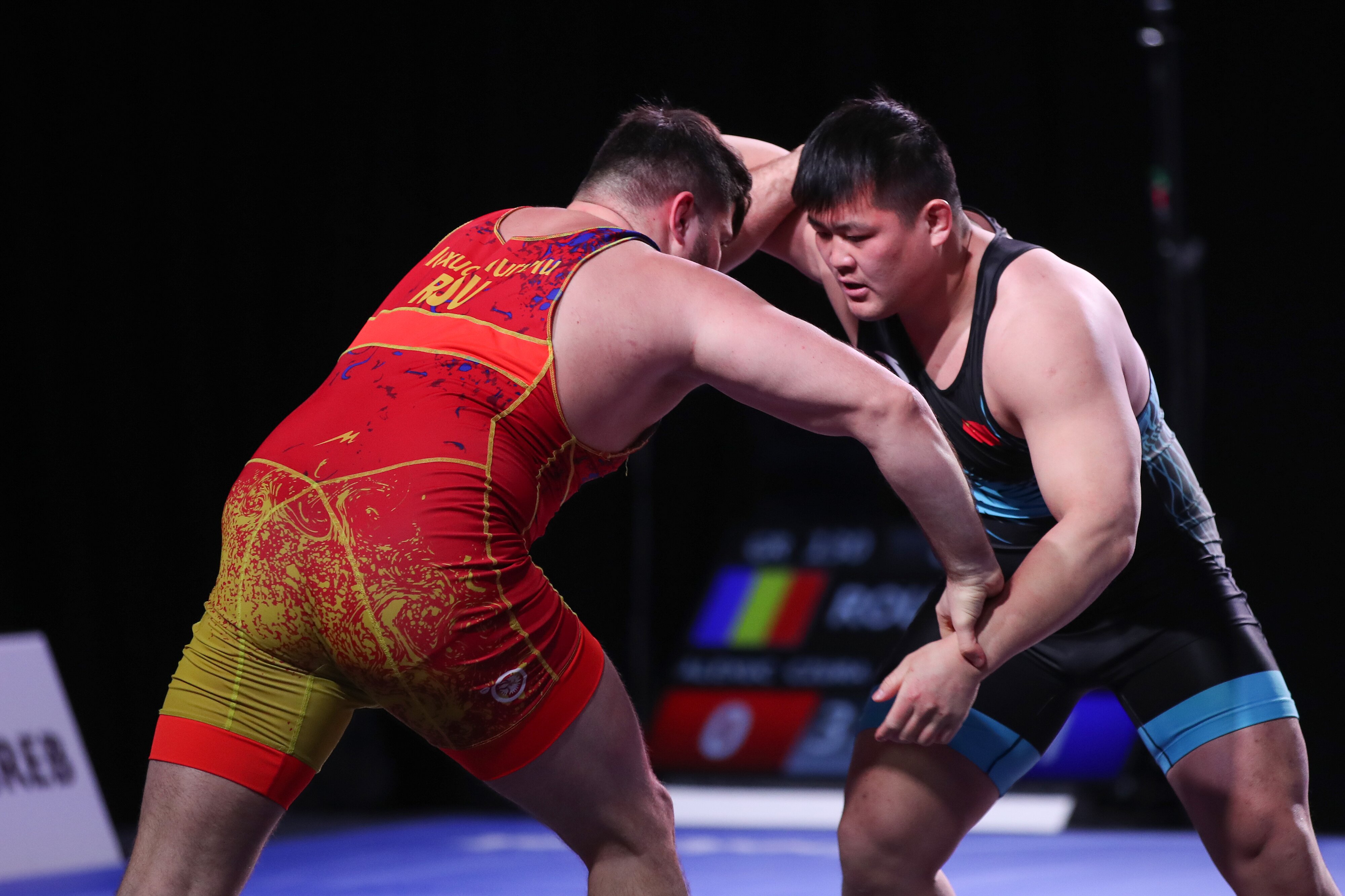 摔跤——萨格勒布公开赛:孟令哲获男子古典式130公斤级季军