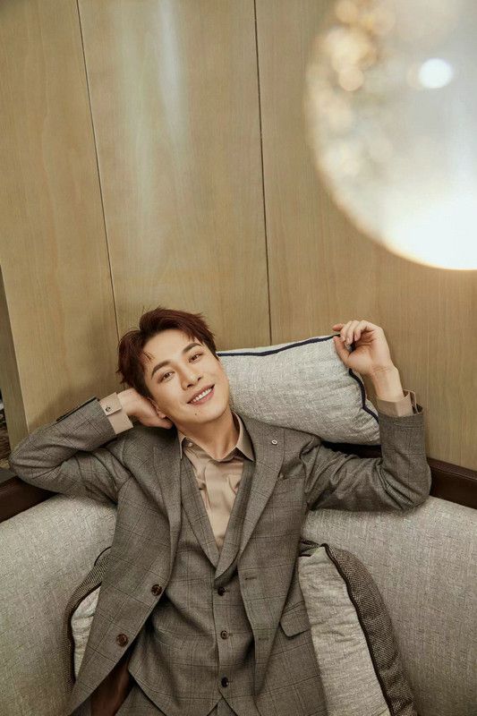 刘铠瑞担任时尚盛典主持 台风稳健备受好评