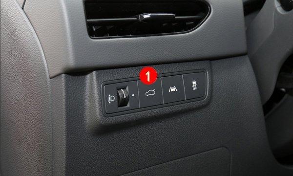 现代瑞纳后备箱怎么开,瑞纳后备箱开关位置及尺寸容积