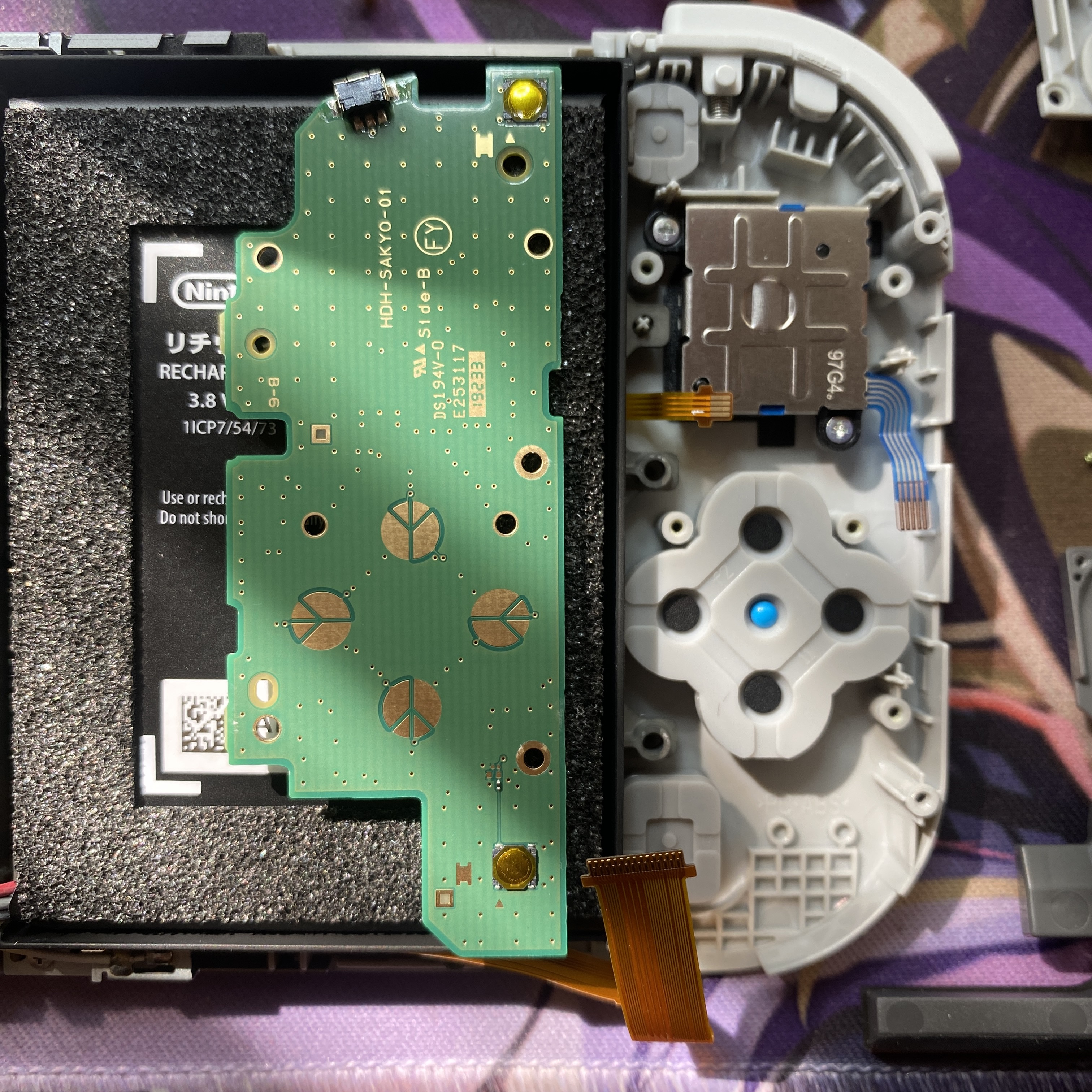 switchlite原装主板和零件拆解图