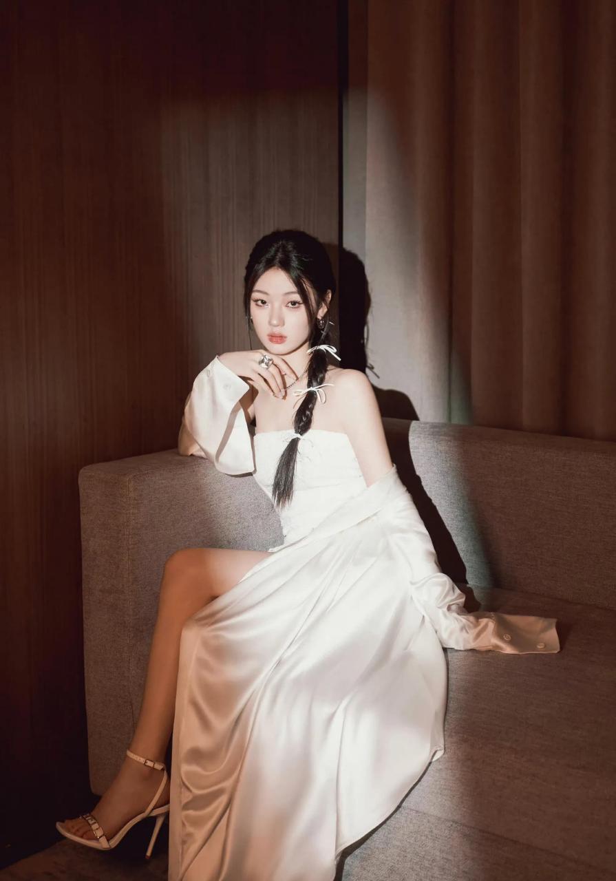 歌手单依纯 171715泰州超导音乐节造型 1717:lucia tacci