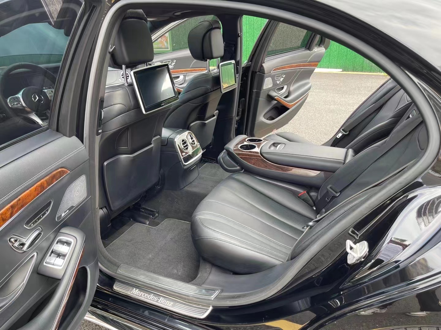 20款奔驰迈巴赫s560仅售34.5万,奢华的设计,堪称"陆地行宫"