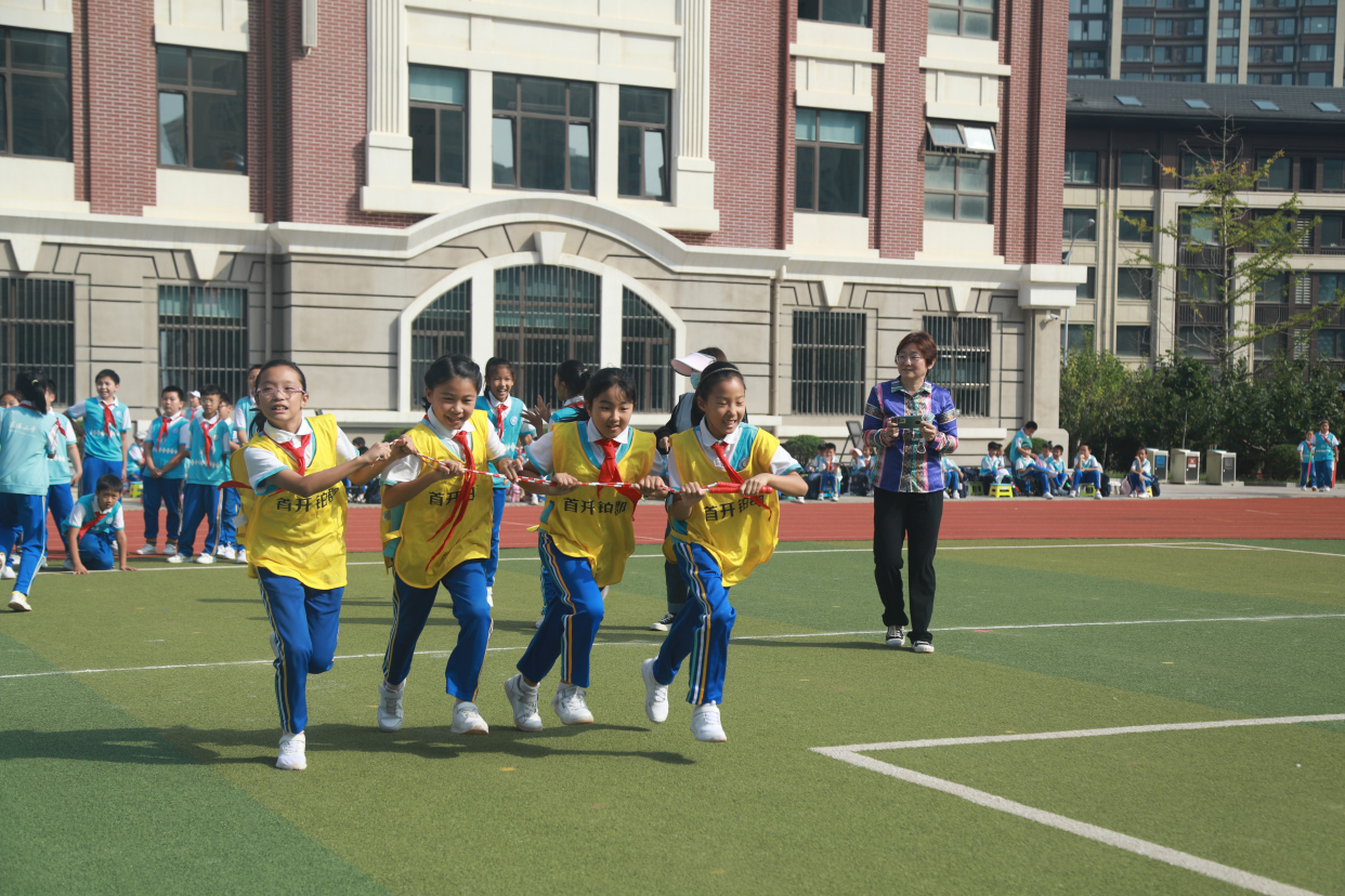 大连东港小学教育集团第五届运动嘉年华暨第三届民族运动会举行