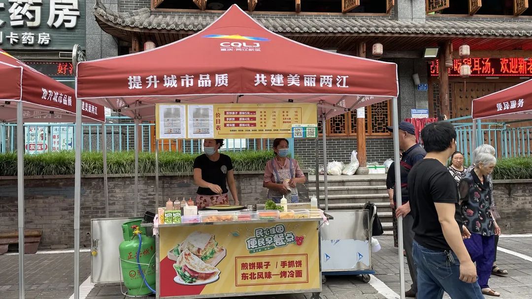 曾经"脏乱差"的早餐摊为何"焕然一新"?