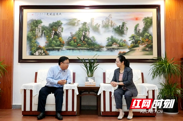 吴俞萍会见中国铁塔张家界市分公司总经理龙涛一行