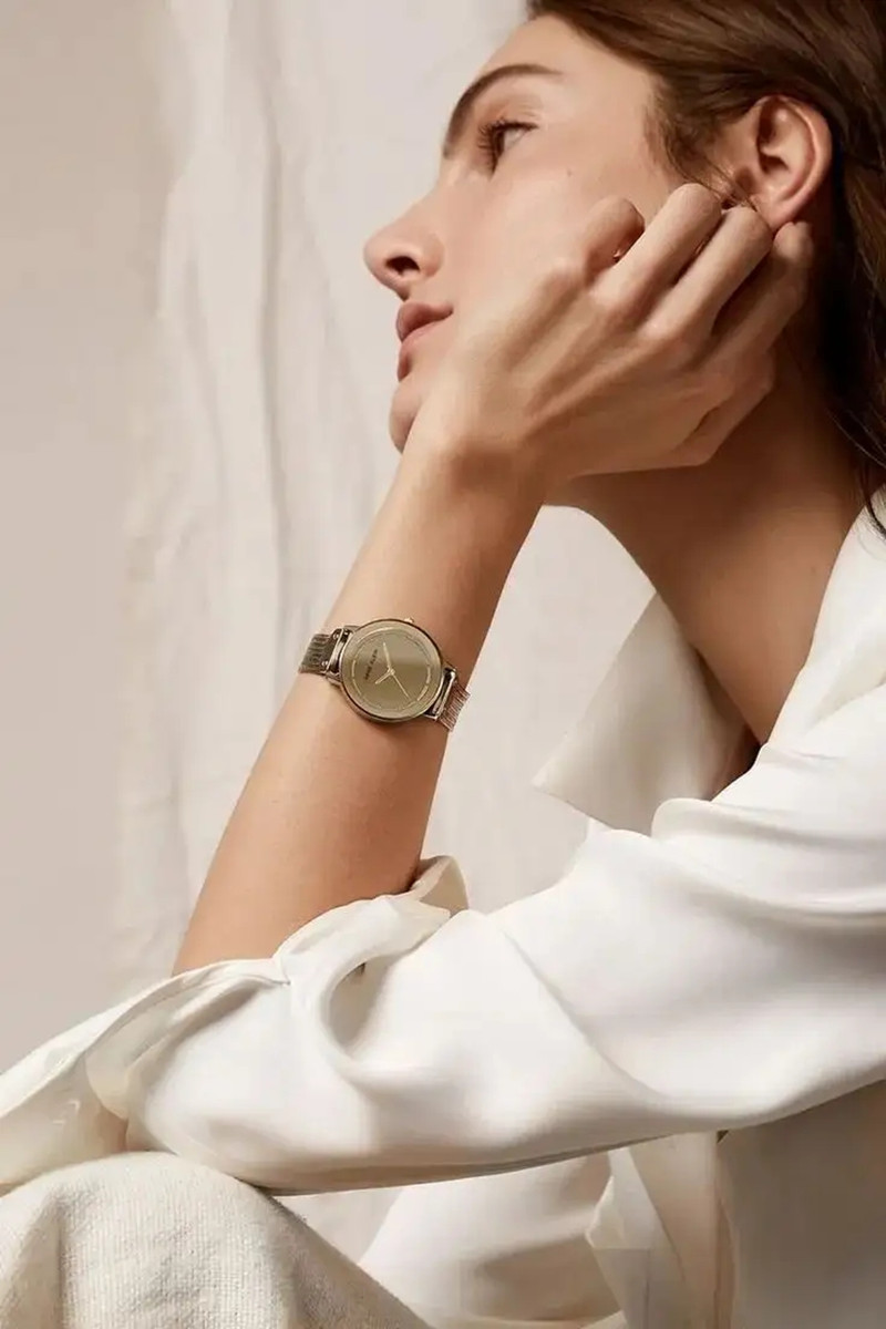 女生戴表戴在右手还是左手