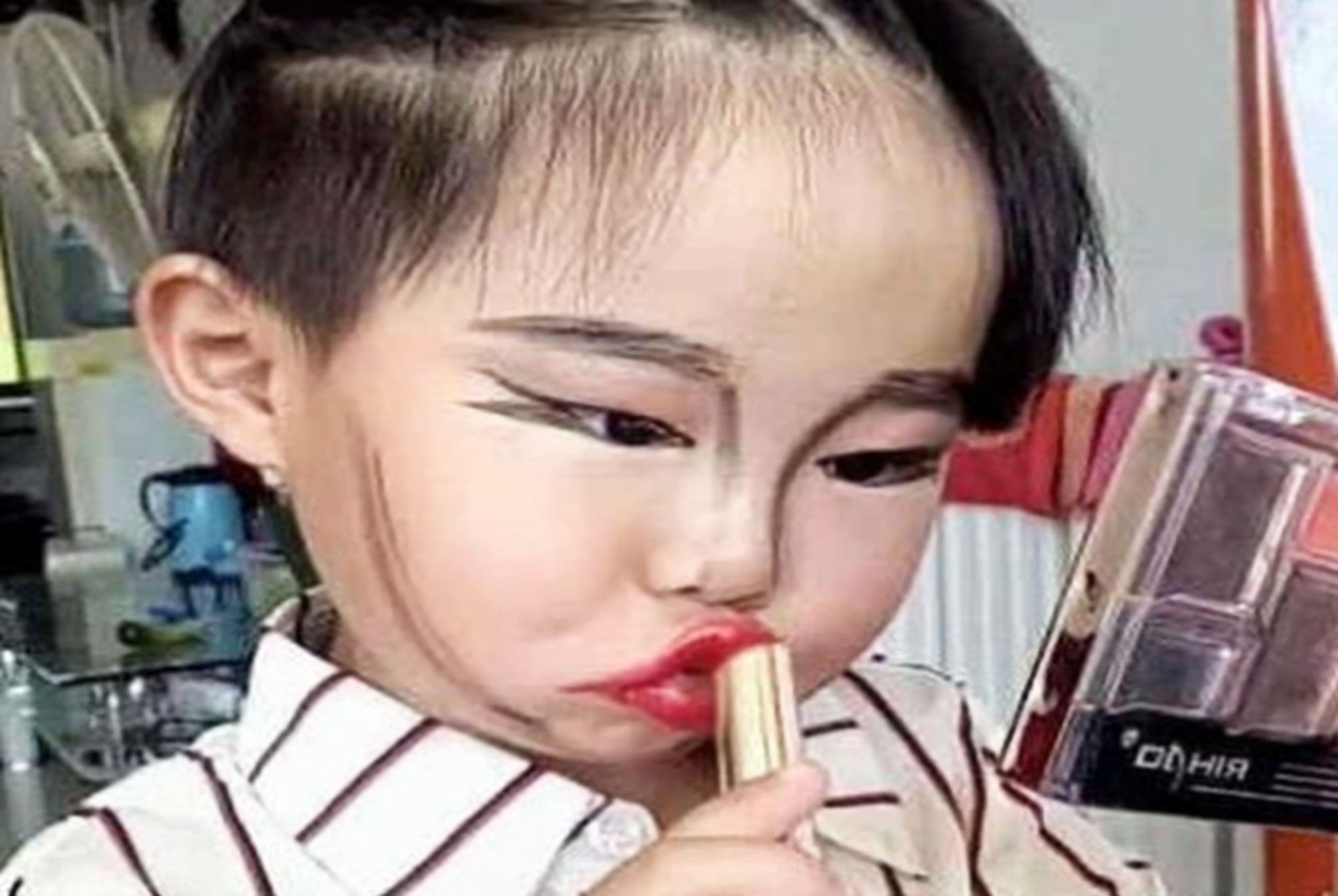孩子回乡下看奶奶,宝妈看见婆婆朋友圈不淡定,捞鱼的是我儿子?