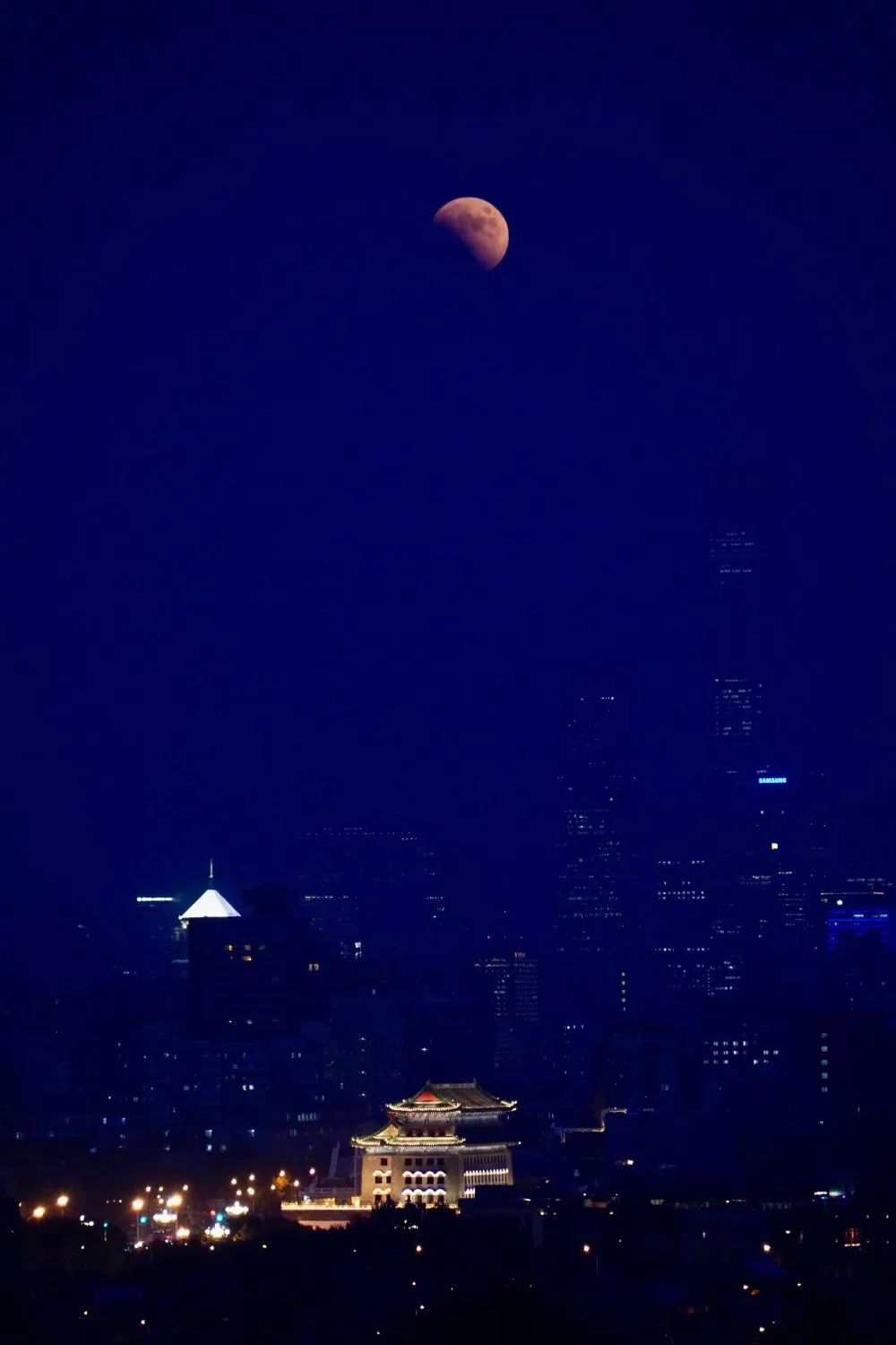 收藏!红月亮美图来了!