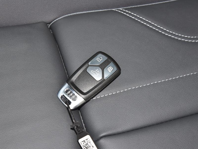 奥迪q5l钥匙电池型号是多少?