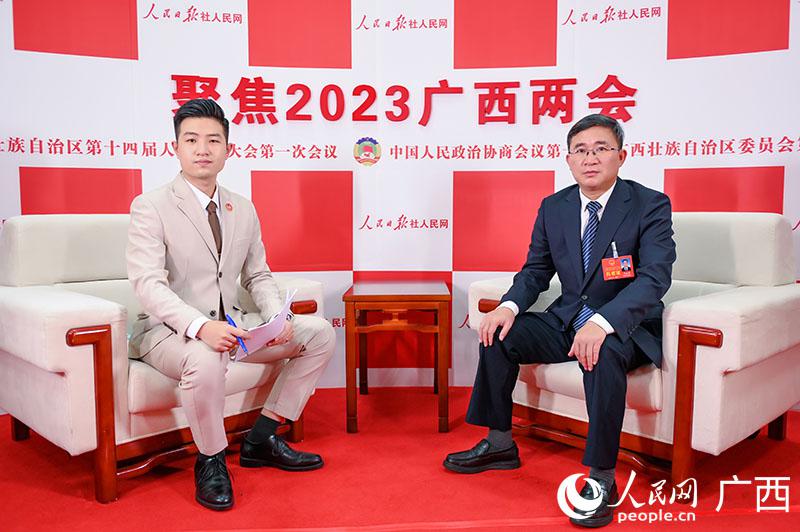 人民网专访广西人大代表,贺州市昭平县县长邓忠耀
