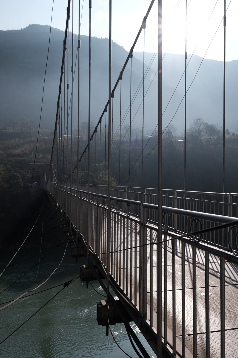 既下山怒江酒店选址地的索桥.图片由受访者提供