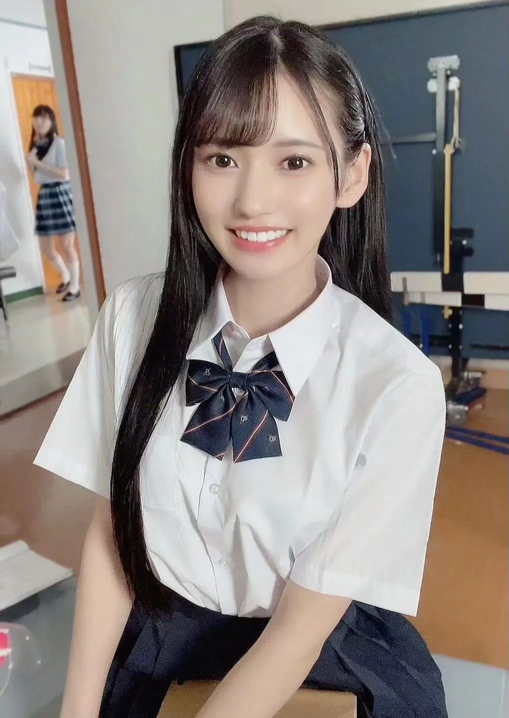 快来看表里不一的暗黑老师乖乖女——八掛海