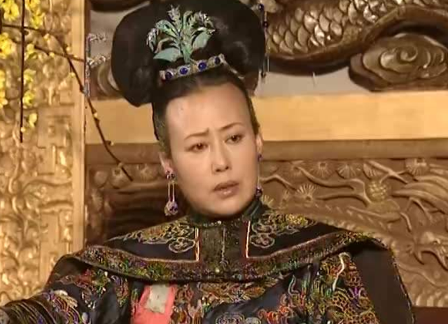 1665年,11岁康熙与赫舍里大婚,新娘扯下盖头,康熙看了飞奔而出