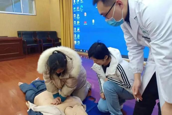 肥城市新城街道社区卫生服务中心走进河西小学开展急救知识培训