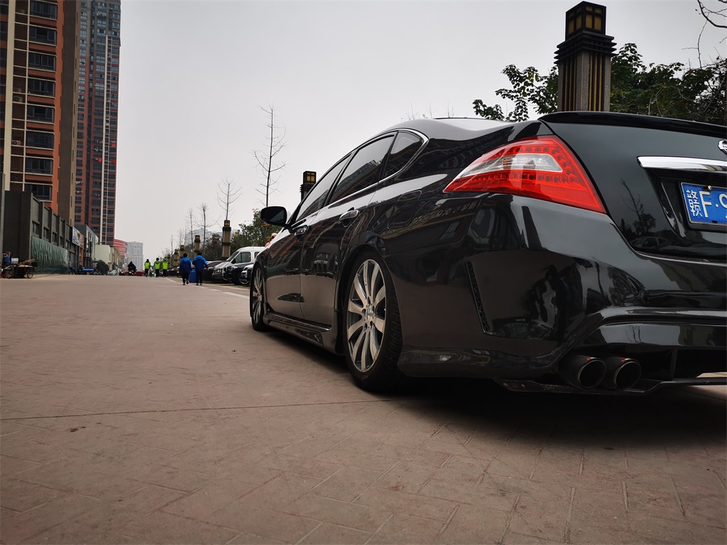 冷门的日产天籁玩改装,气动上车之后依然有滋有味