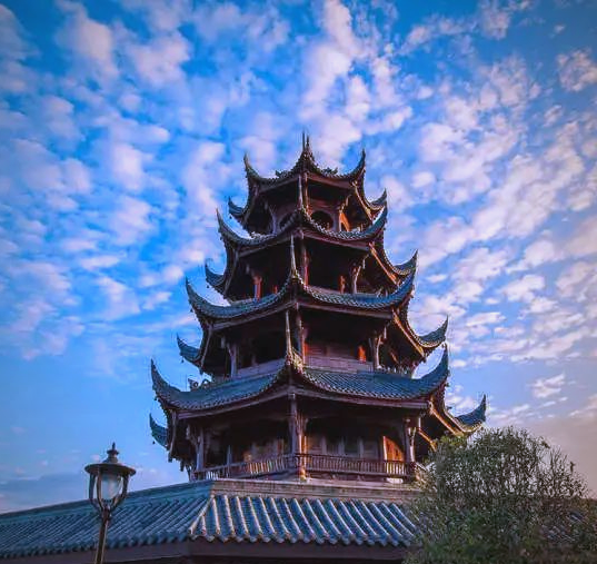 奎星阁,仁寿大佛,双堡牌坊以及甘泉寺等古建筑,如同这座城市无法抹去